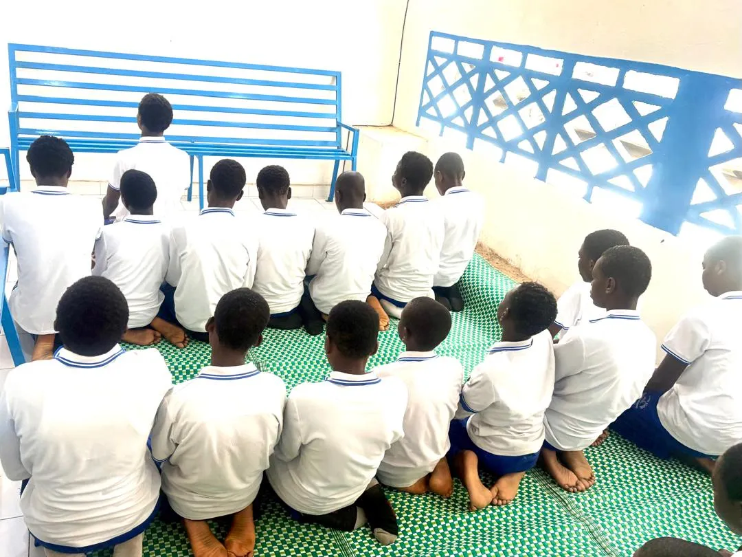 Élèves en prière — Al Himma Bilingual College